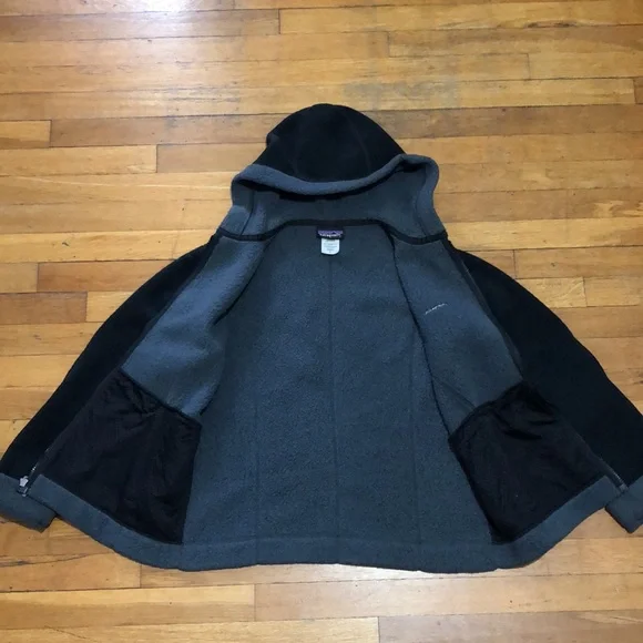 Patagonia Women’s Synchilla Arctic Fleece Jacket in Black & Grey, size Large - Picture 8 of 16